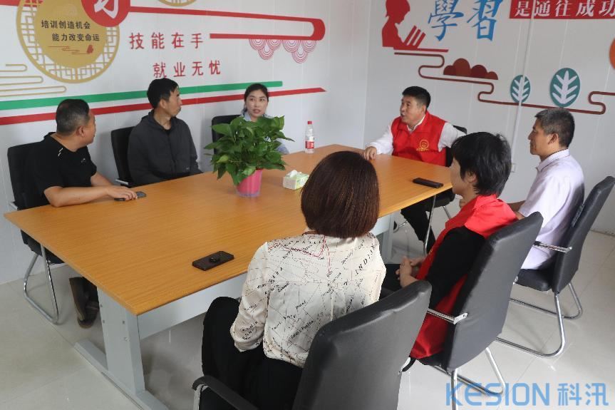 [图文]省社促会到官庄镇社会工作服务站调研 第 2 张