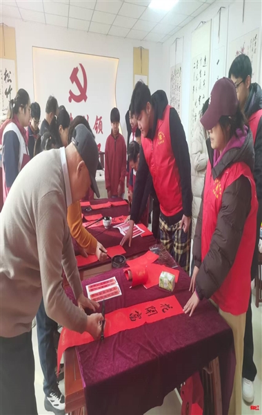 墨香迎新春 春联暖民心